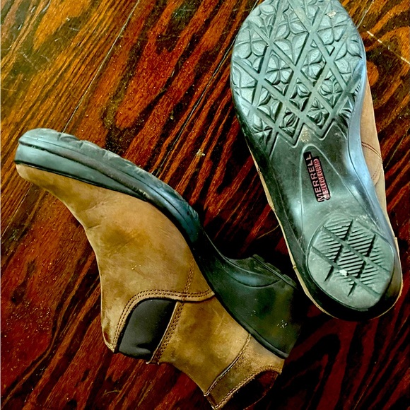 Gently used Merrell leather and suede shooties. Very smart! - Picture 3 of 6